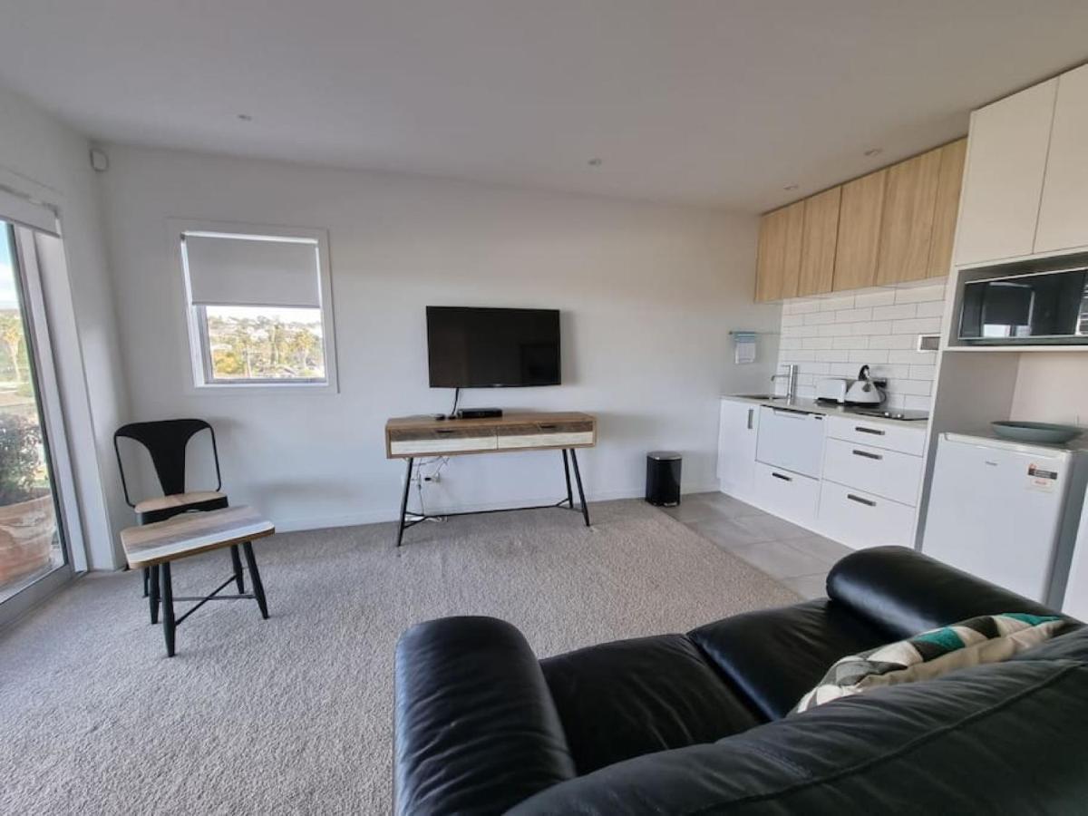 Fabulous Castor Bay 1 Bedroom With Views And Skytv 오클랜드 외부 사진
