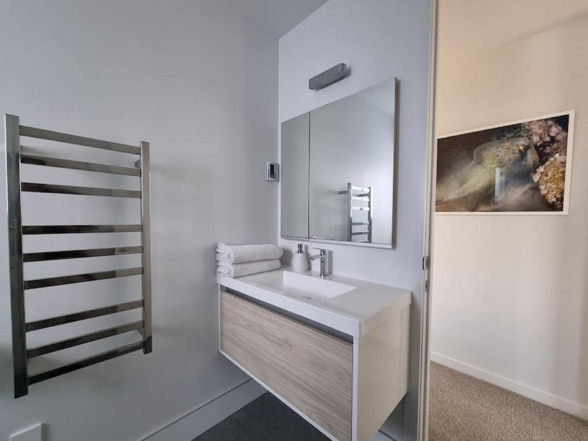 Fabulous Castor Bay 1 Bedroom With Views And Skytv 오클랜드 외부 사진